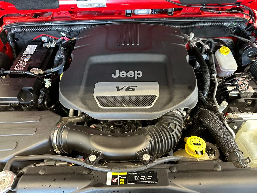 Used 2018 Red Jeep Sahara image 16