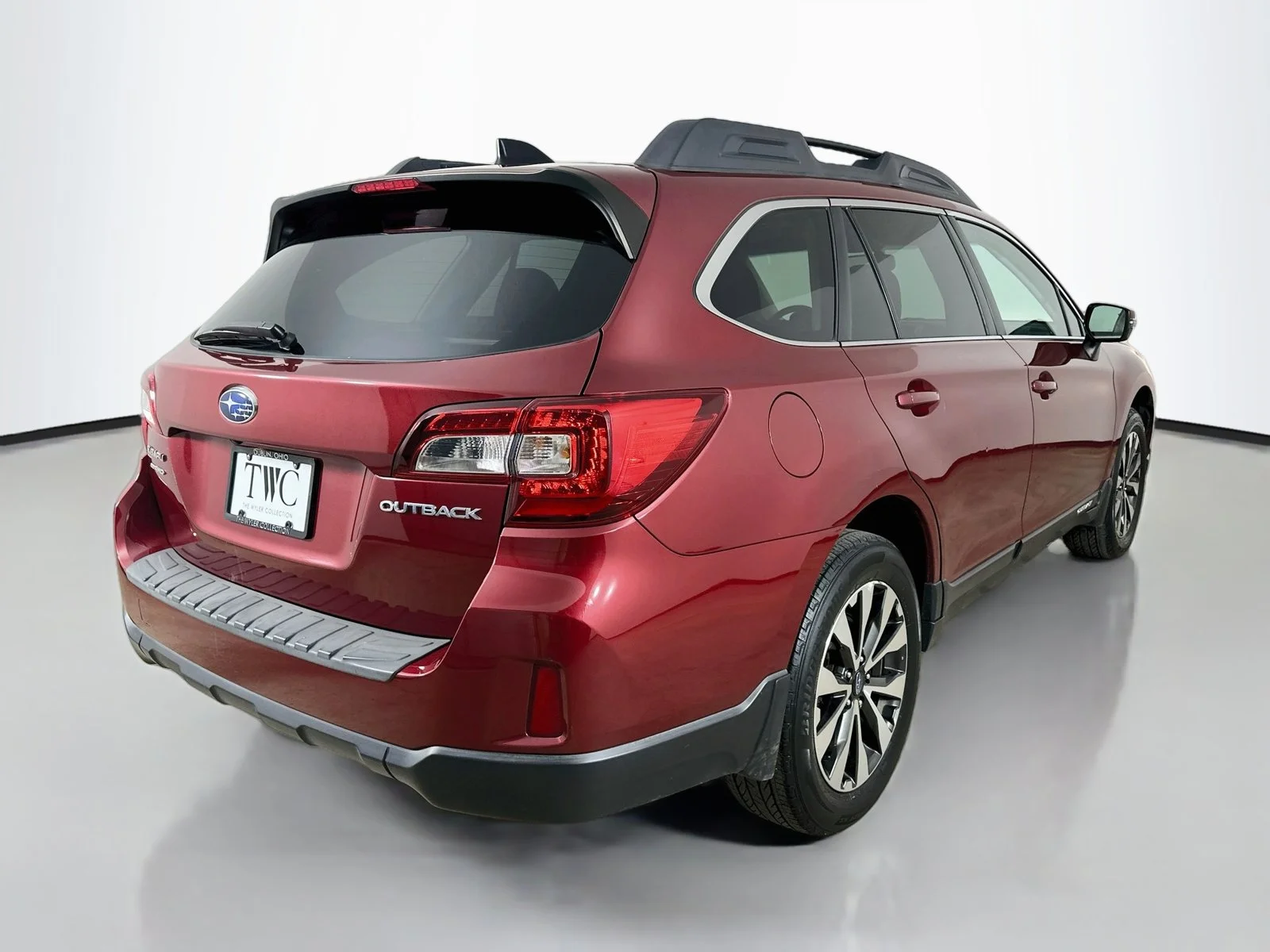 Used 2016 Red Subaru  image 5