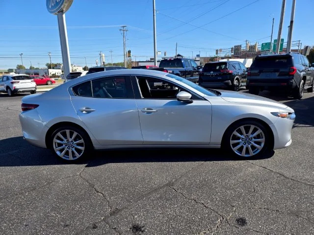 Used 2019 Silver Mazda Select image 9