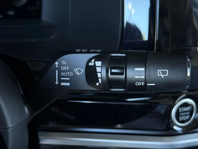 Used 2024 White Nissan Platinum image 33