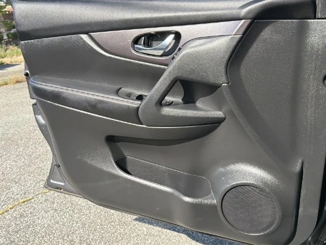 Used 2016 Gray Nissan SV image 30