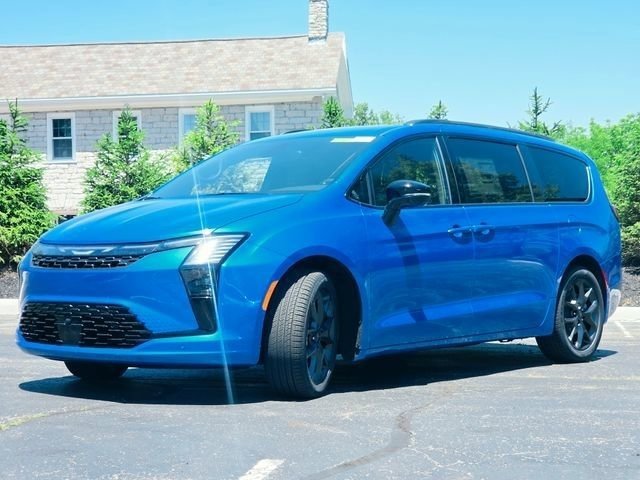 New 2027 Hydro Blue Pearl-Coat Exterior Paint Chrysler Limited image 22