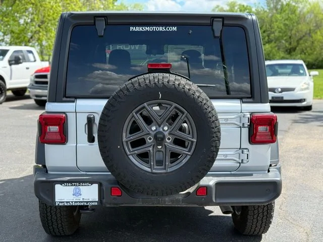 New 2024 Silver Zynith Clear-Coat Exterior Paint Jeep Sport S image 6
