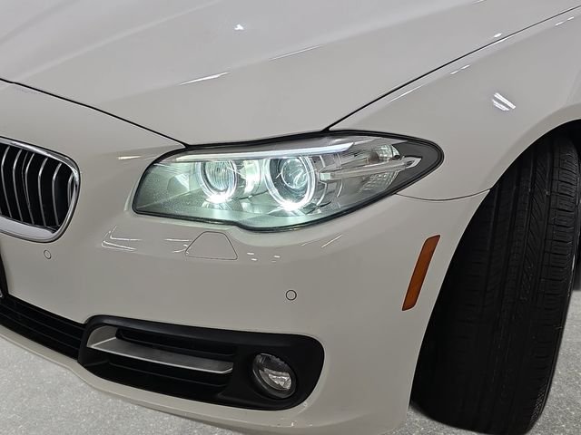 Used 2016 Alpine White BMW 528i xDrive image 31