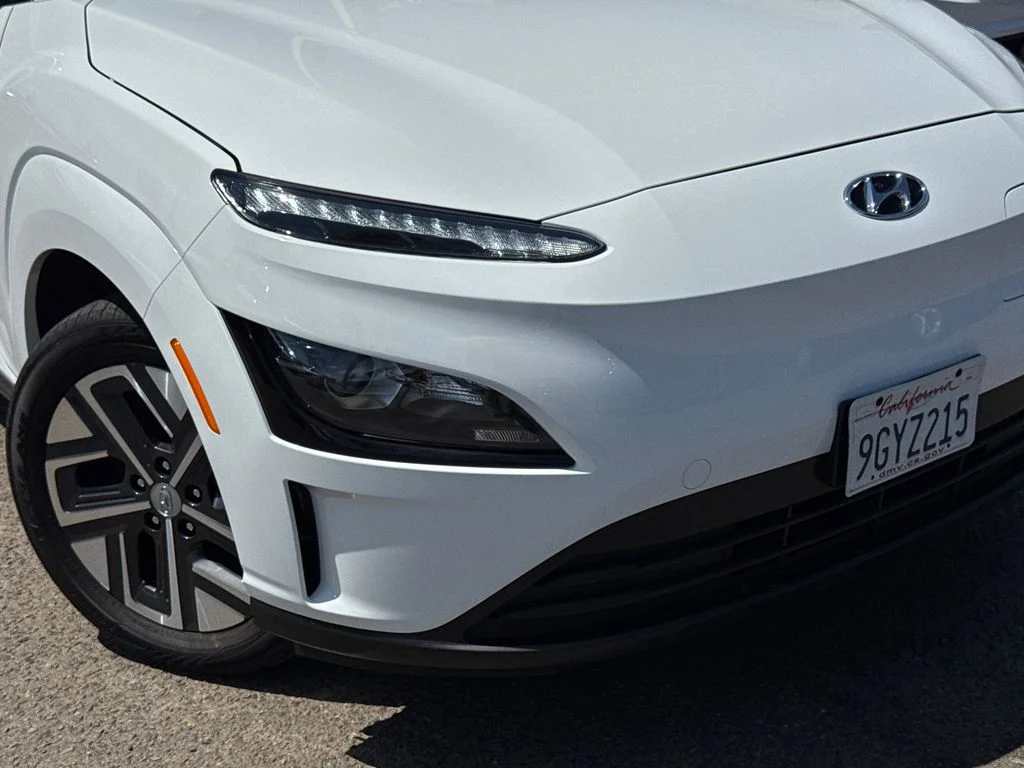 Used 2023 White Hyundai SEL image 6
