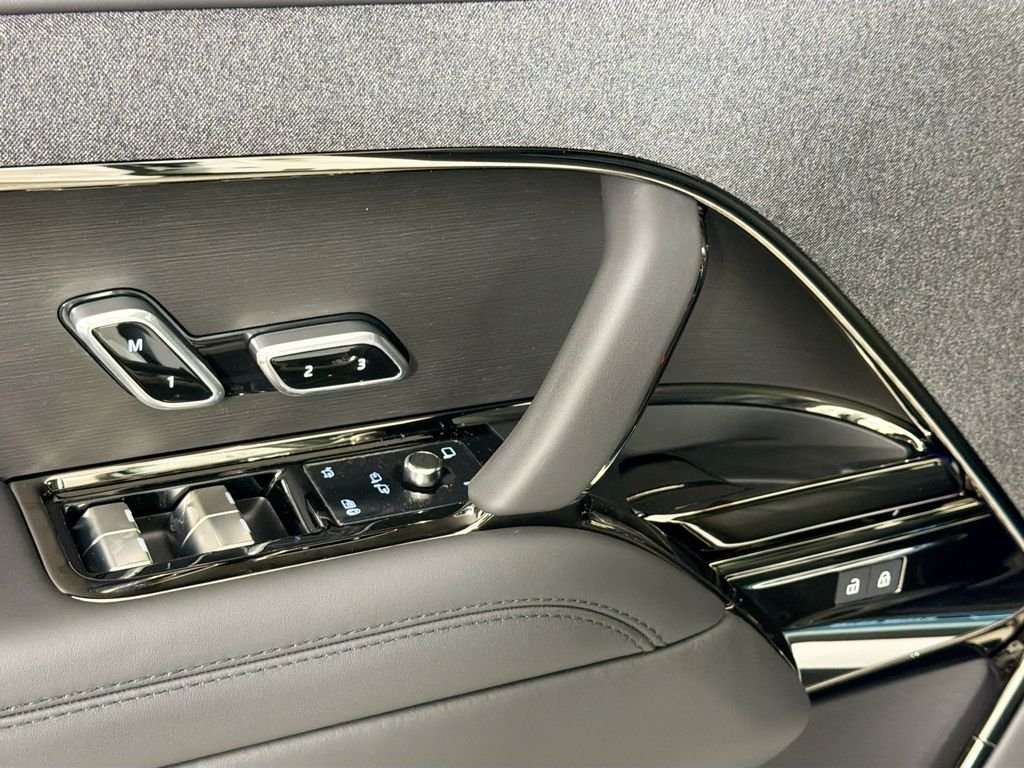 New 2026 Fuji White Land Rover Dynamic SE image 18