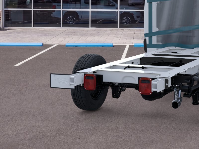 New 2025 Oxford White Ford Cutaway image 21