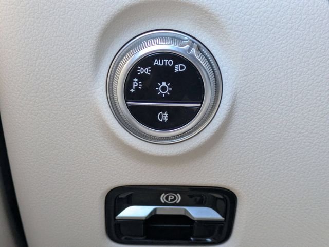 Used 2025 Polar White Mercedes-Benz C 300 image 17