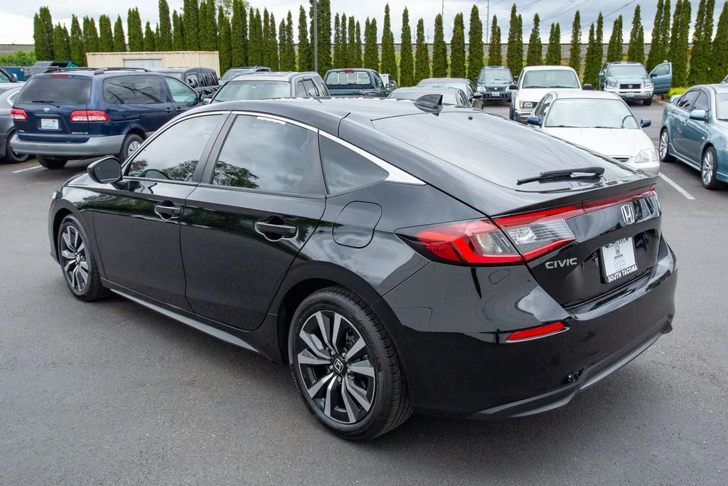 2024 Honda Civic Hatchback EX-L - Photo 10