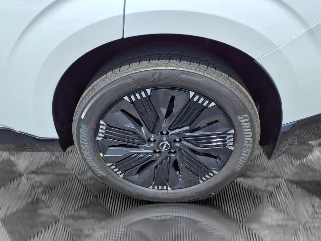 New 2026 Everest White Pearl TriCoat Nissan Platinum image 24