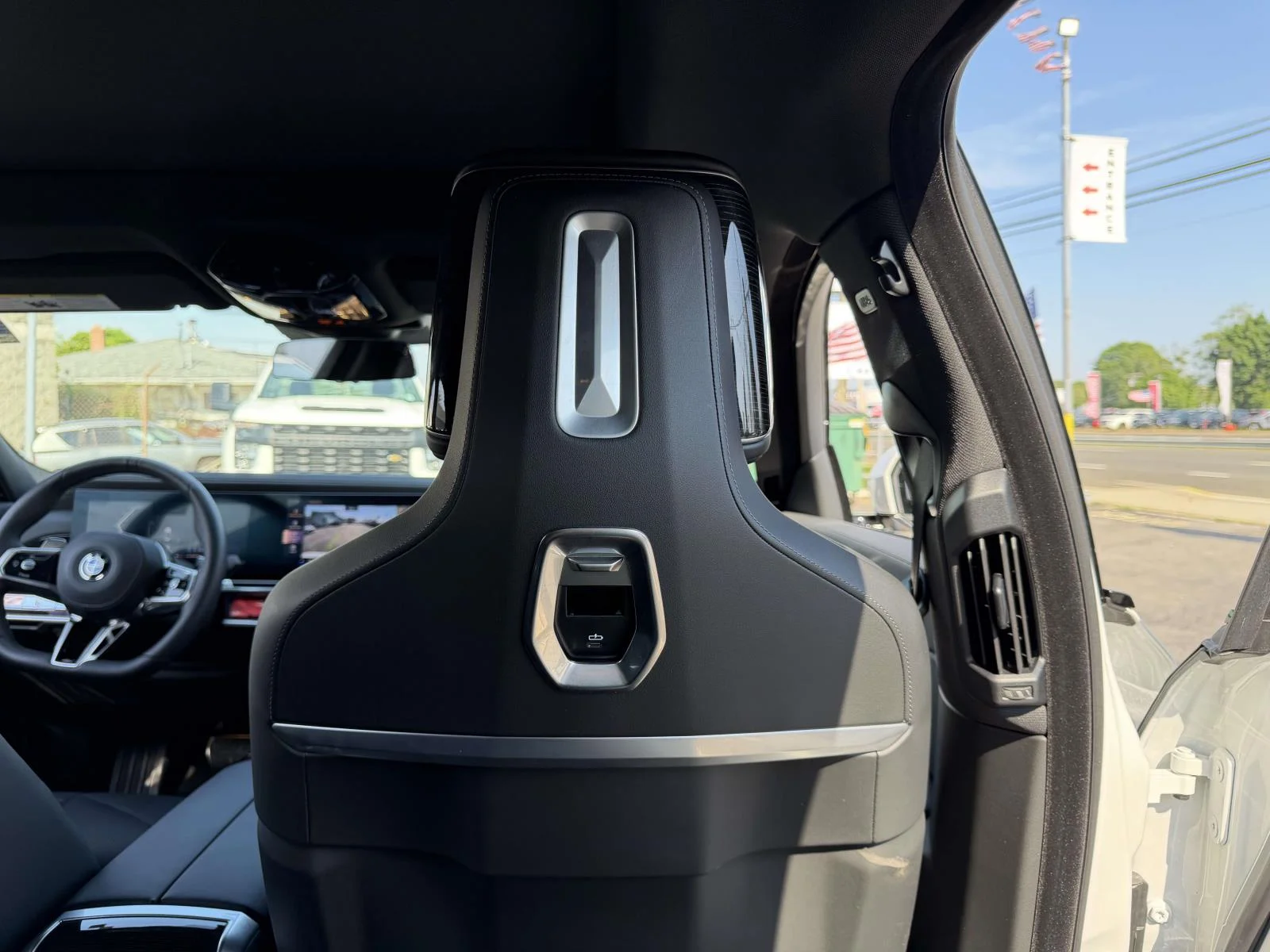 2026 BMW 7 Series 740i - Photo 17