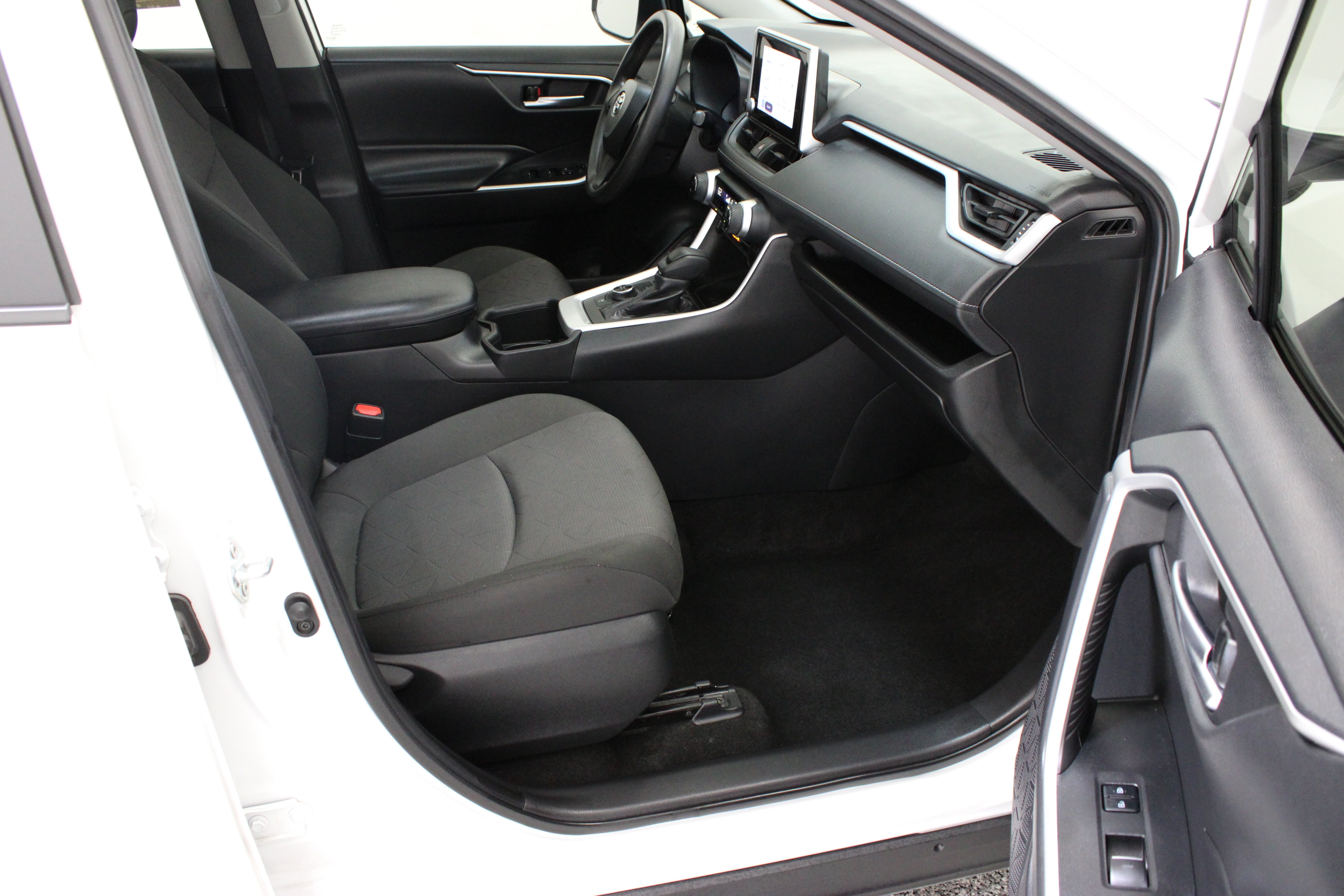 Used 2024 Ice Cap Toyota Hybrid XLE 2.5L image 37