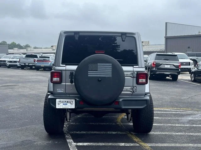 Used 2018 Silver Jeep Unlimited Sahara image 5