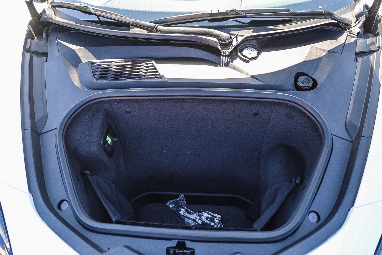 Used 2022 Arctic White Chevrolet Stingray image 20