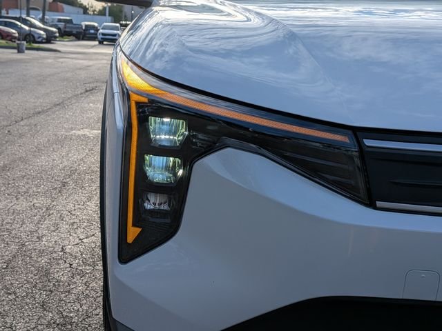 New 2026 Snow White Pearl Kia LX image 10