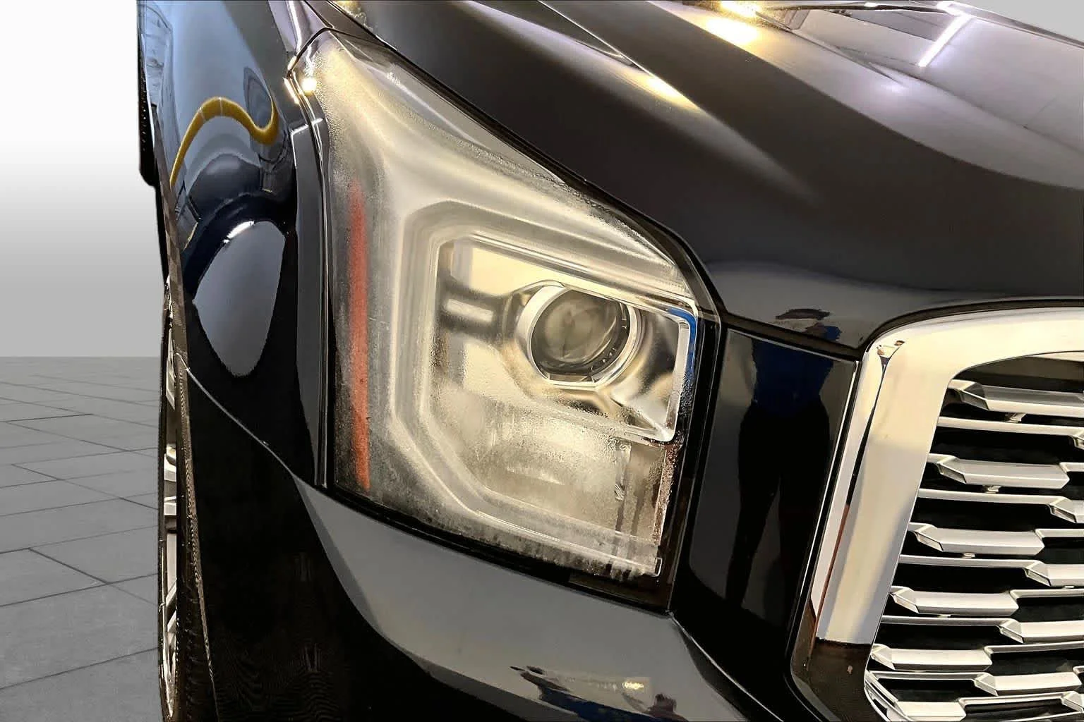 Used 2020 Dark Sapphire Blue Metallic GMC Denali image 27