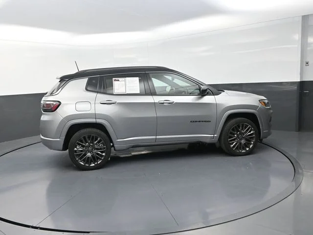 Used 2022 Silver Jeep Limited image 10