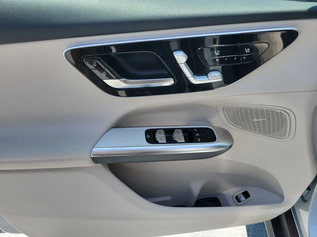 New 2026 Cirrus Silver Metallic Mercedes-Benz GLC 300 image 17