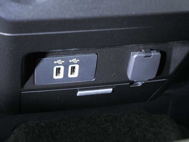 Used 2018 White Ford XLT image 32