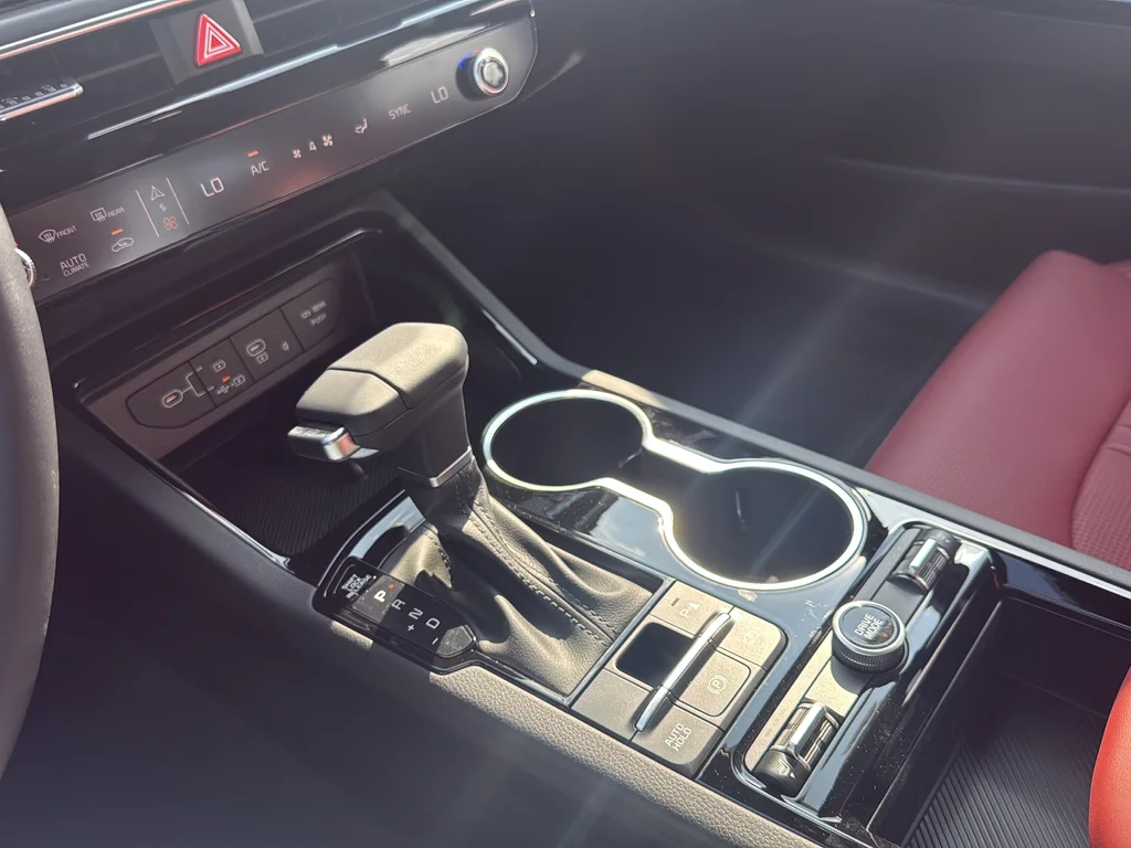 New 2026 Snow White Pearl Kia GT-Line image 22