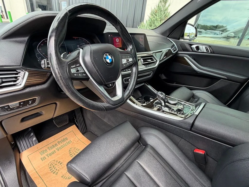 Used 2019 White BMW xDrive40i image 11