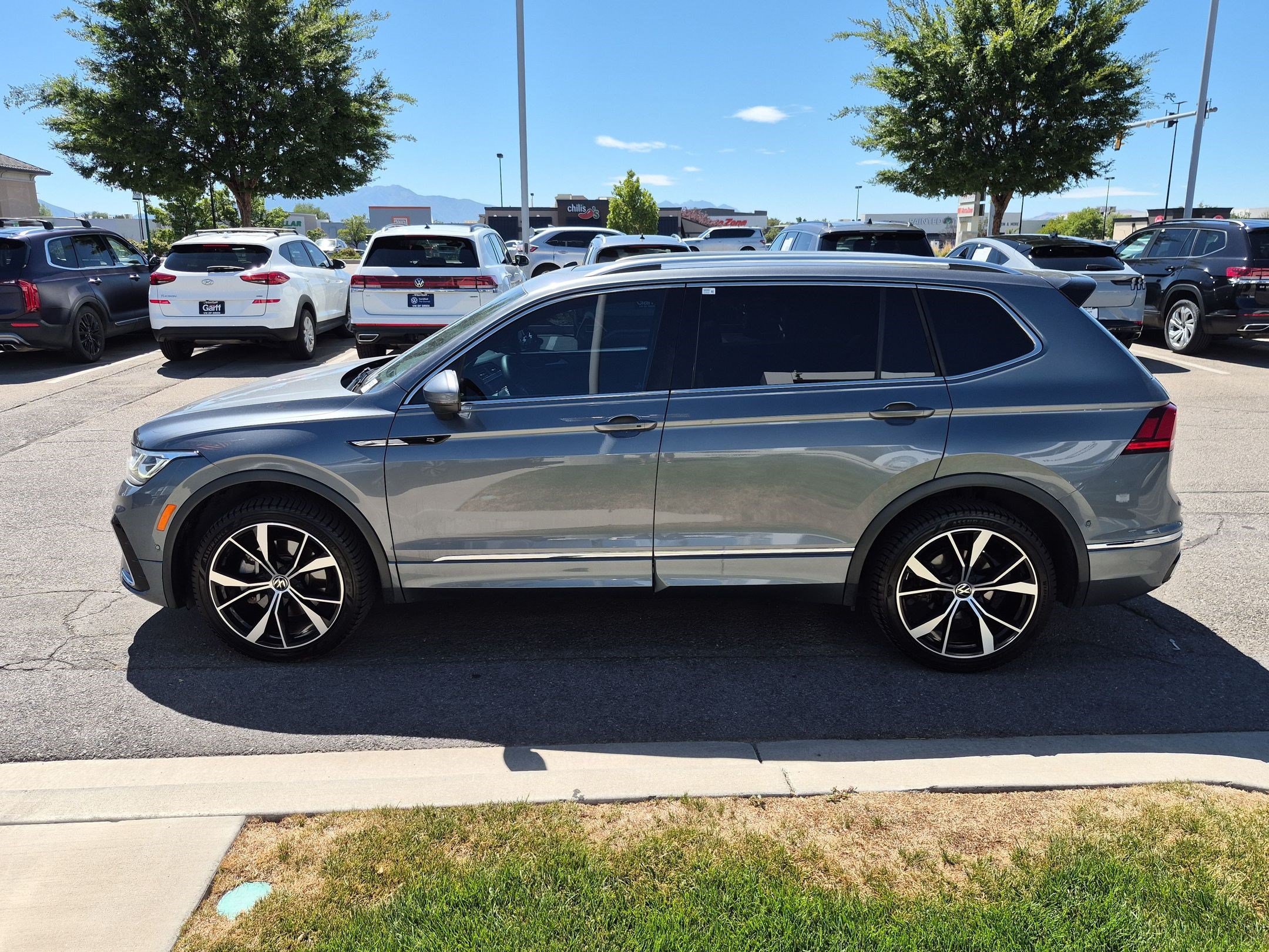Used 2022 Platinum Gray Metallic Volkswagen SEL R-Line image 7
