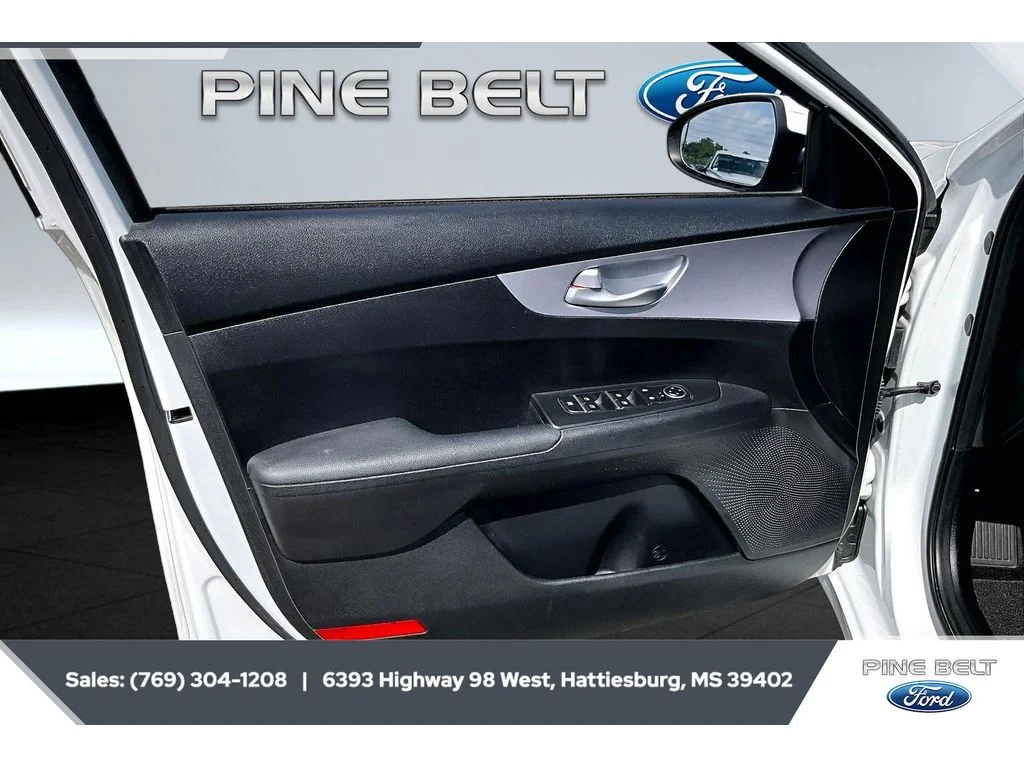 Used 2024 Snow White Pearl Kia LXS image 17