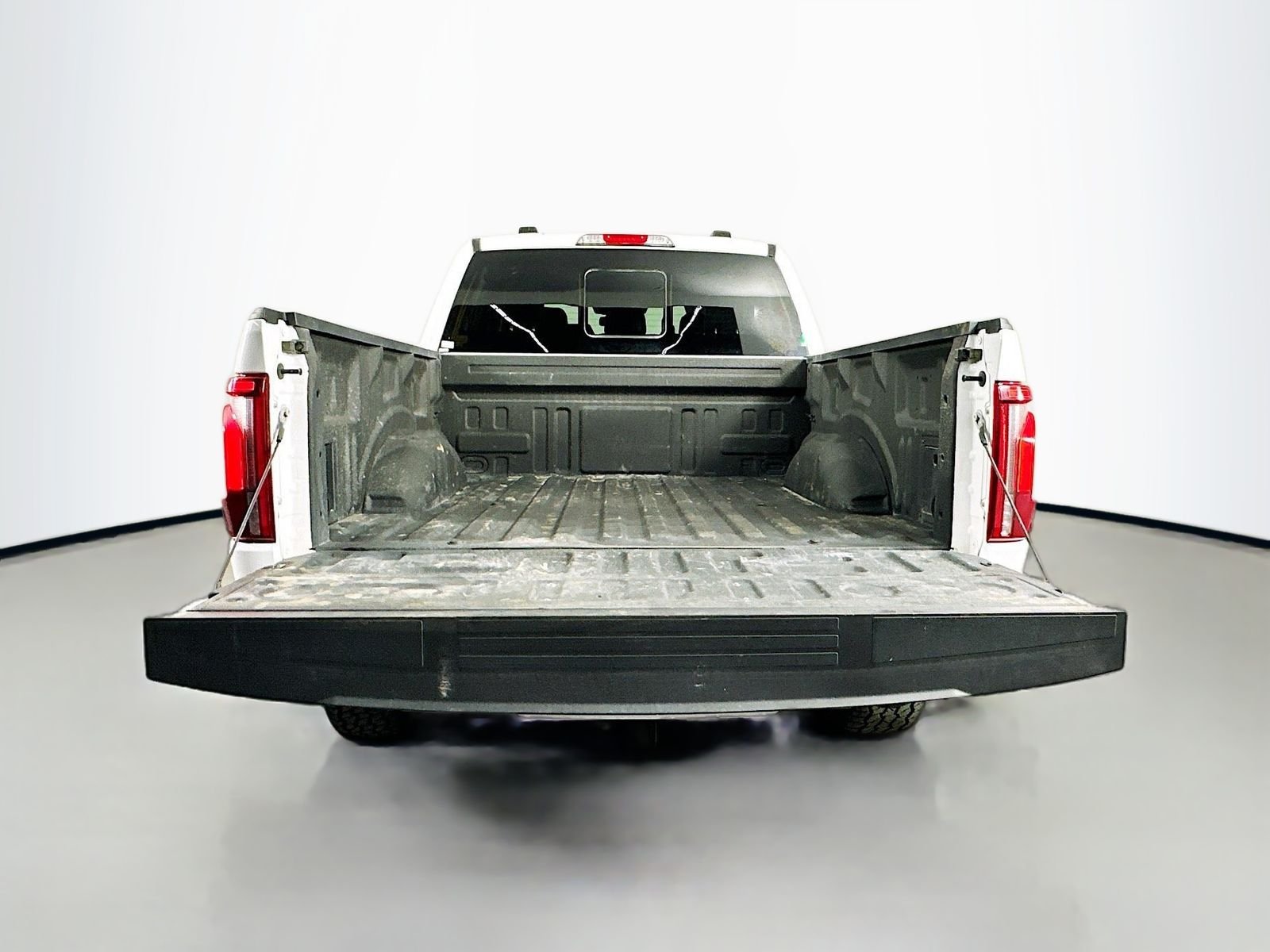 Used 2025 Oxford White Ford Lariat image 27