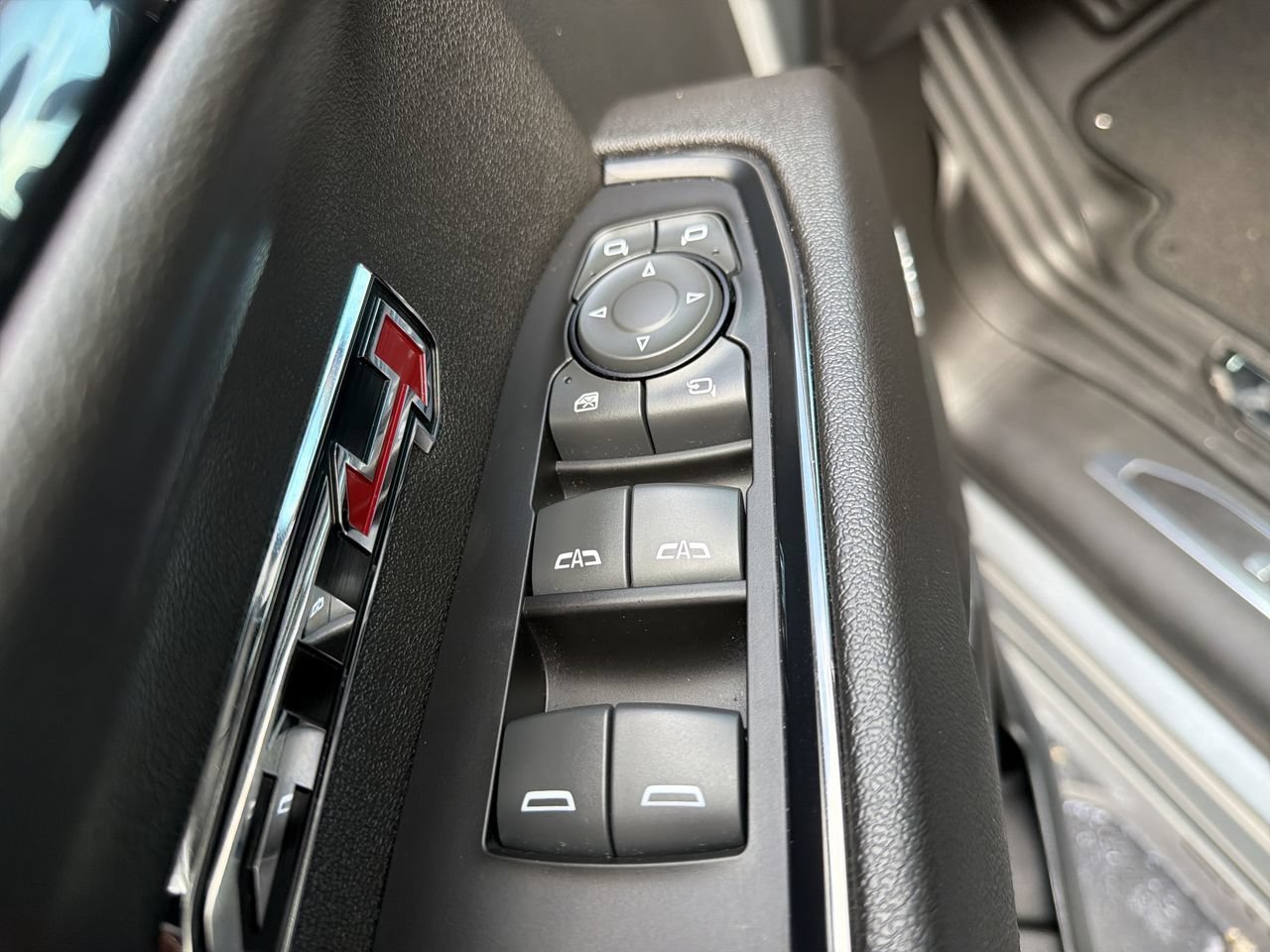 Used 2023 Sterling Metallic GMC AT4 image 17