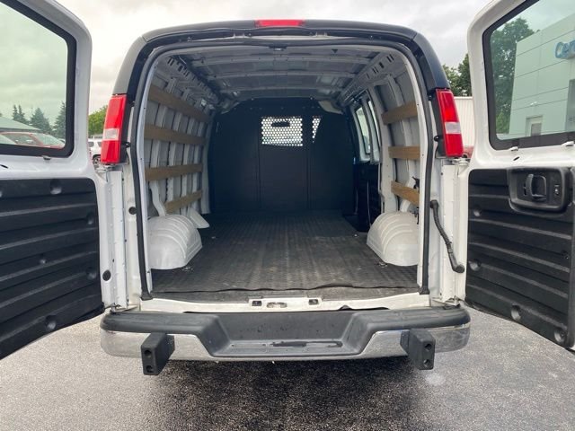 Used 2024 White Chevrolet Work Van image 25