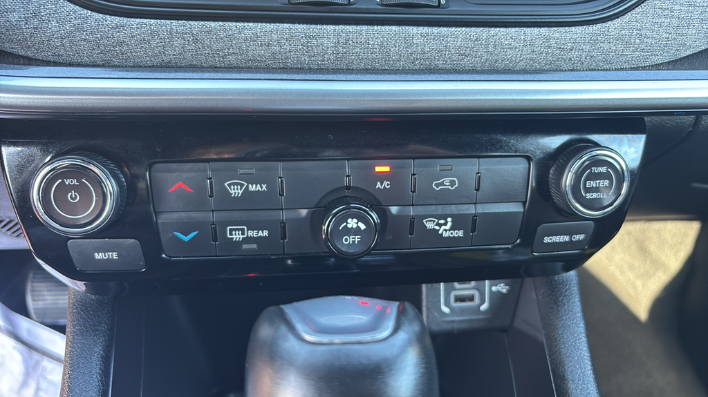 Used 2025 Red Jeep Latitude image 32