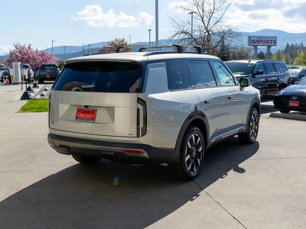 New 2027 Ivory Silver Kia S image 7