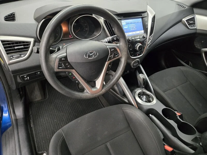 Used 2015 Pacific Blue Pearl Hyundai 3DR CPE AT image 8