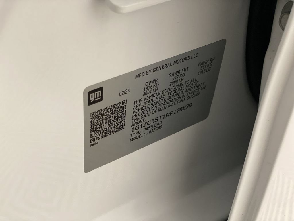 Used 2024 Summit White Chevrolet FL image 38