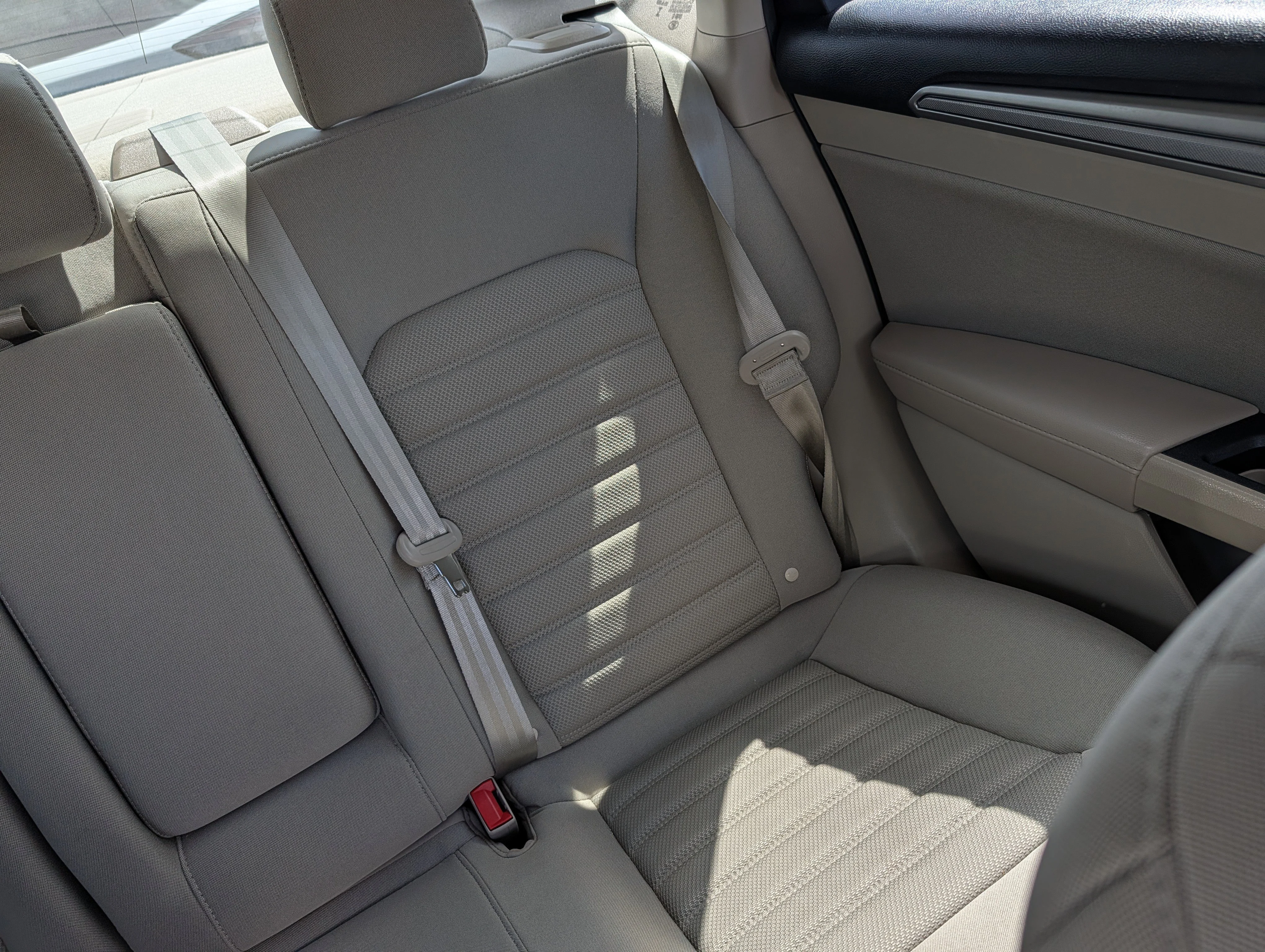 Used 2019 Magnetic Metallic Ford SE image 14