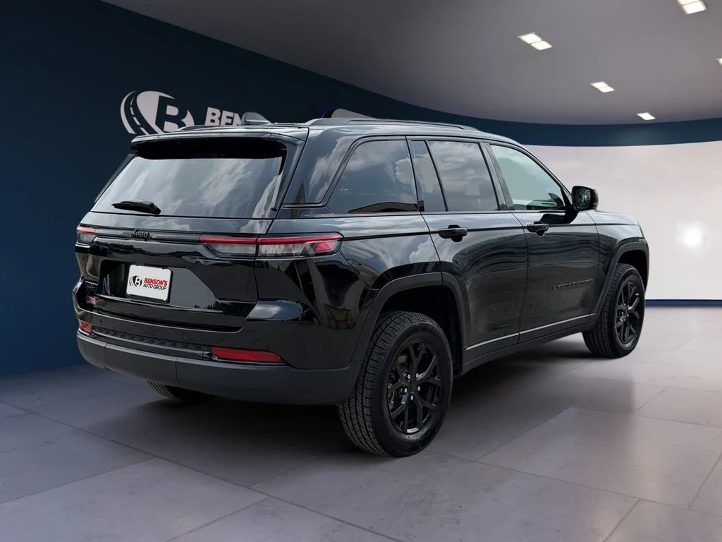 Used 2025 Black Jeep Altitude image 5