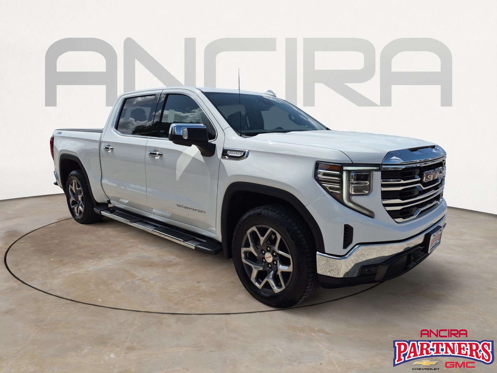 2023 GMC Sierra 4WD Crew Cab Short Box SLT's photo