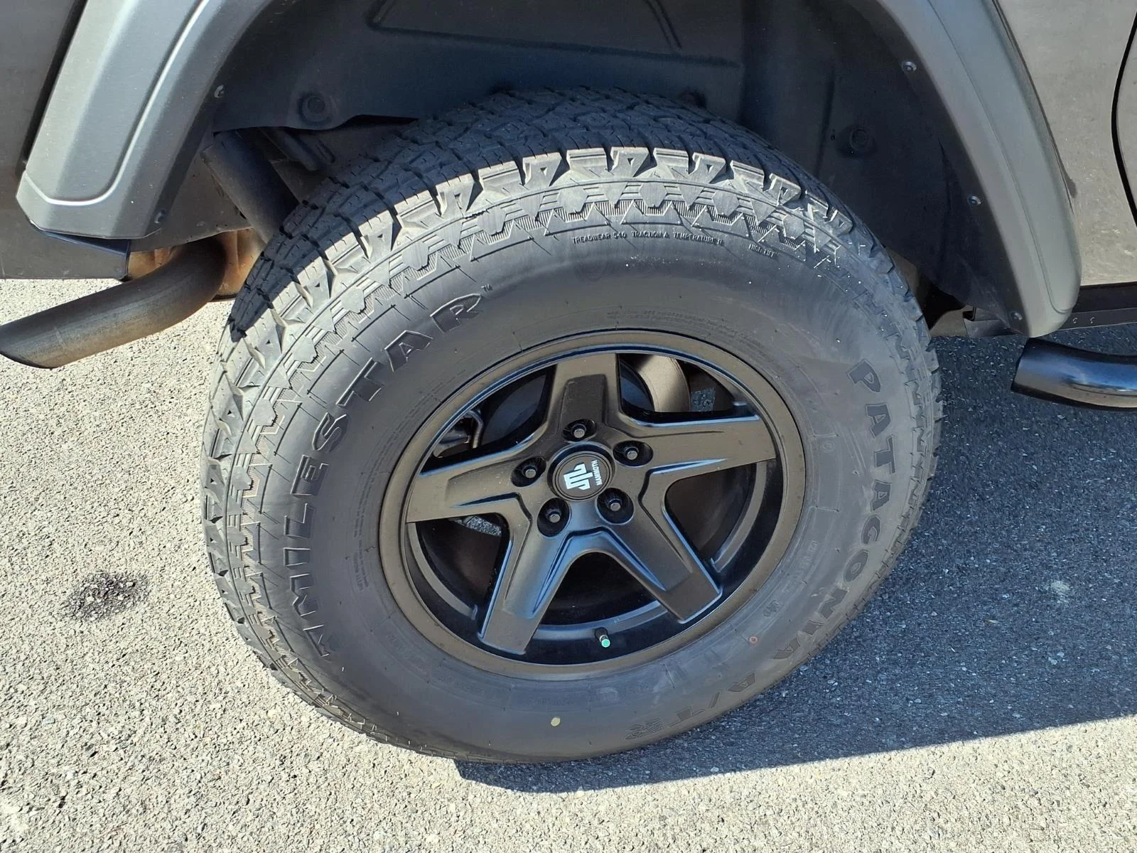 Used 2020 Granite Crystal Metallic Clearcoat Jeep Sport image 10