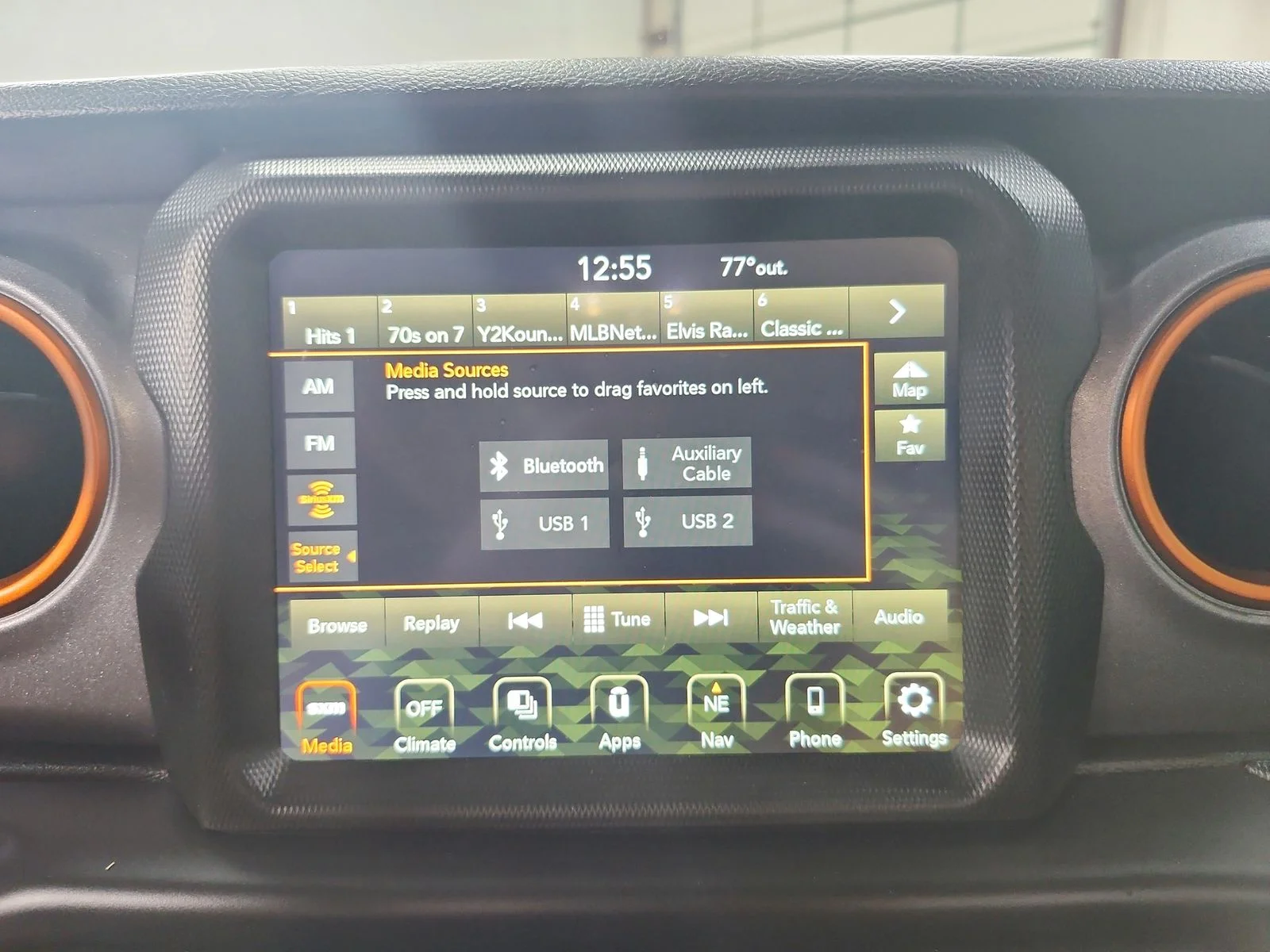 Used 2022 Silver Jeep Mojave image 25