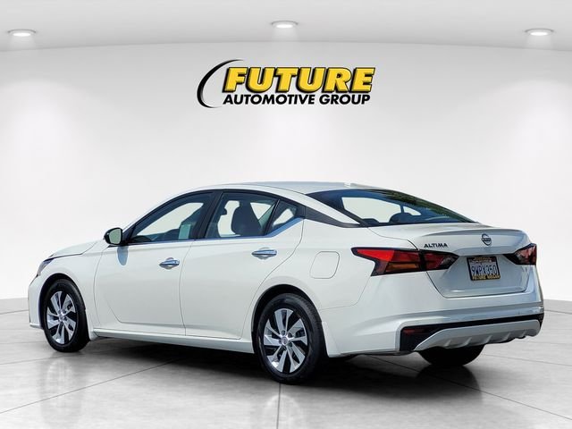 Used 2025 White Nissan 2.5 S image 7