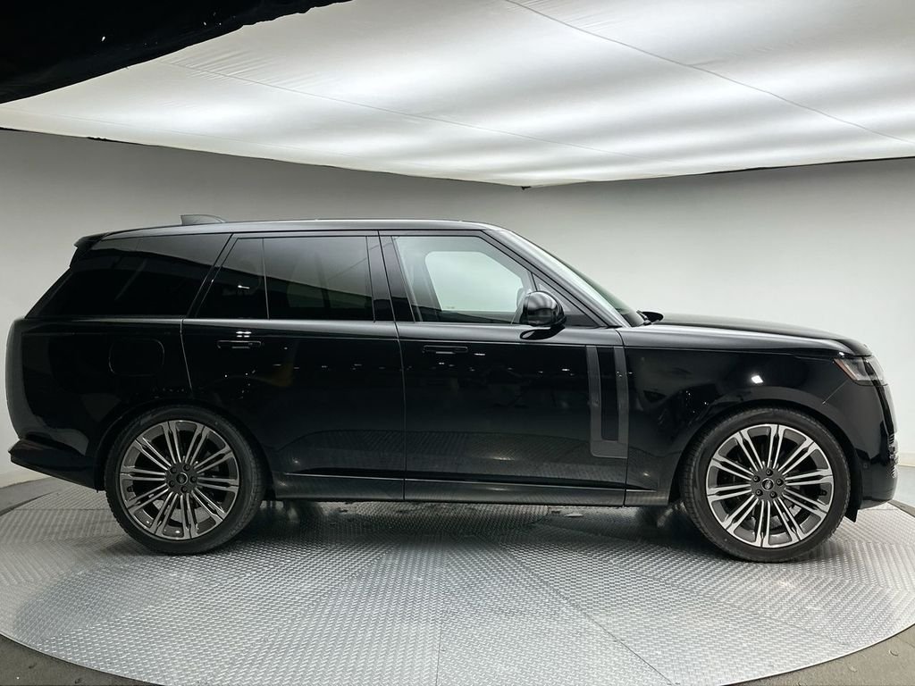 Used 2024 Santorini Black Metallic Land Rover SE image 14