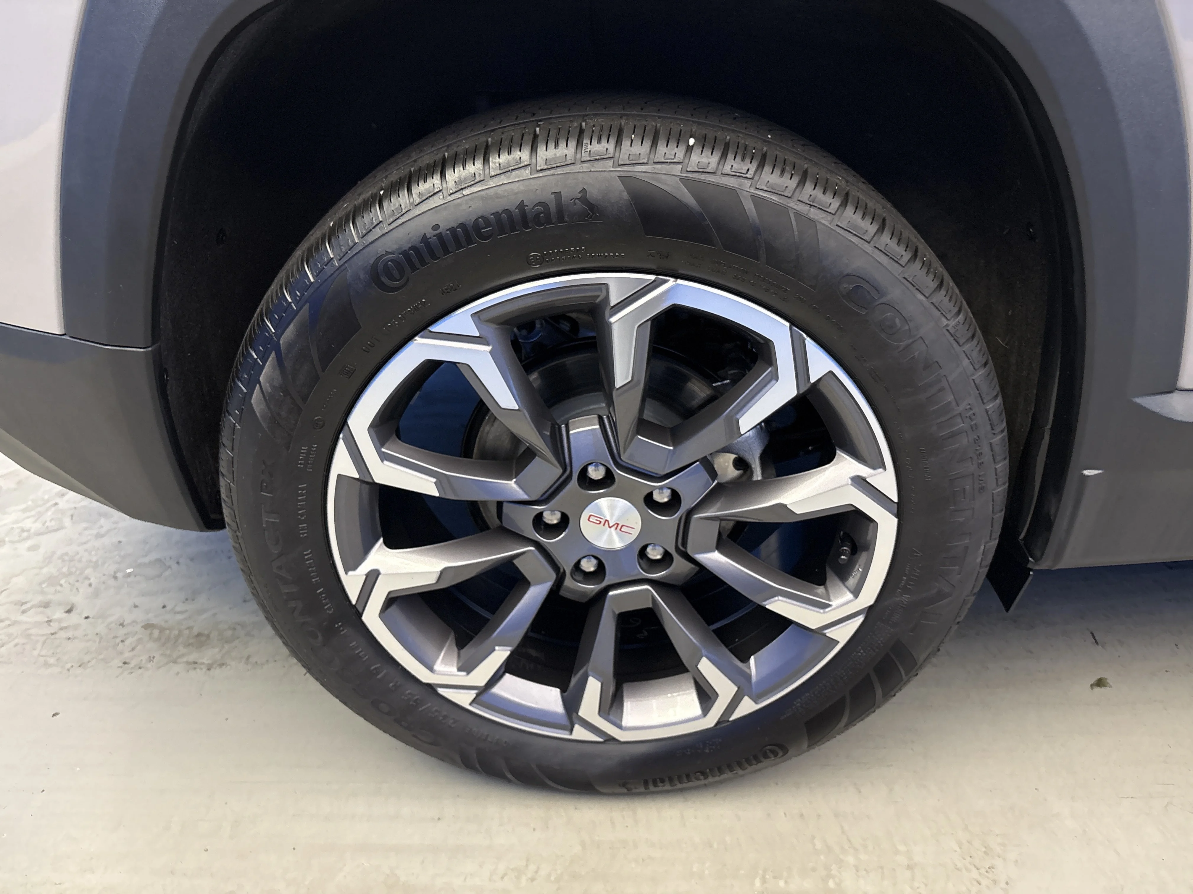 Used 2025 Riverstone Metallic GMC AWD Elevation image 8