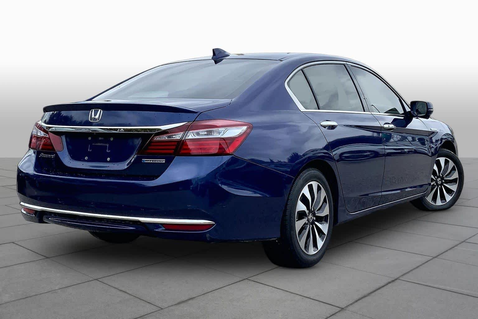 Used 2017 Blue Sky Metallic Honda  image 13