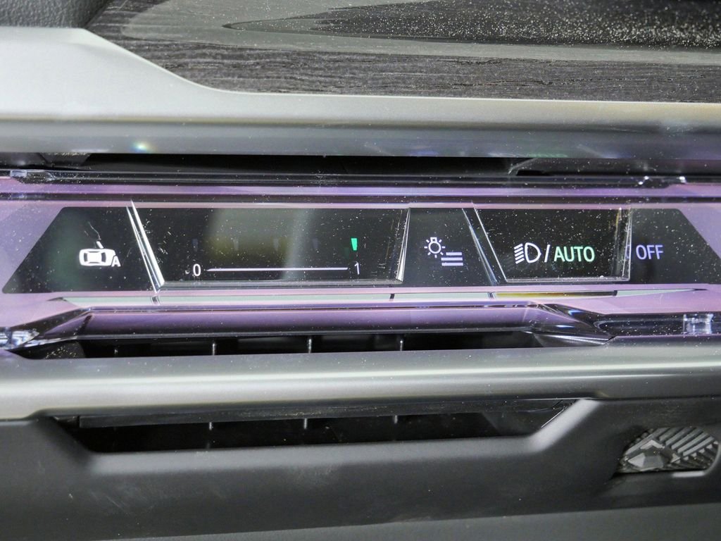 New 2026 Carbon Black Metallic BMW xDrive60 image 39