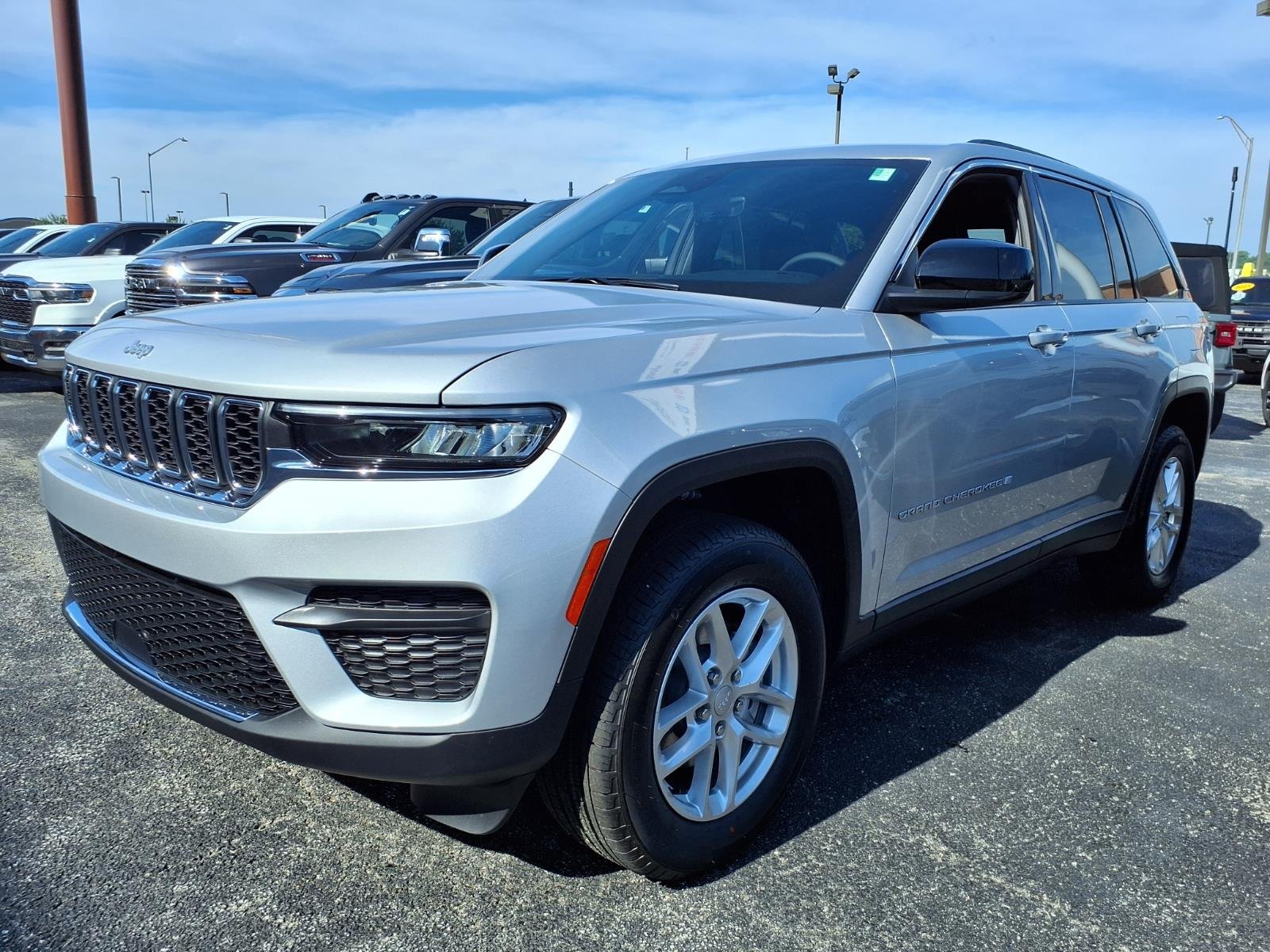 New 2026 Silver Zynith Exterior Paint Jeep Laredo X image 1