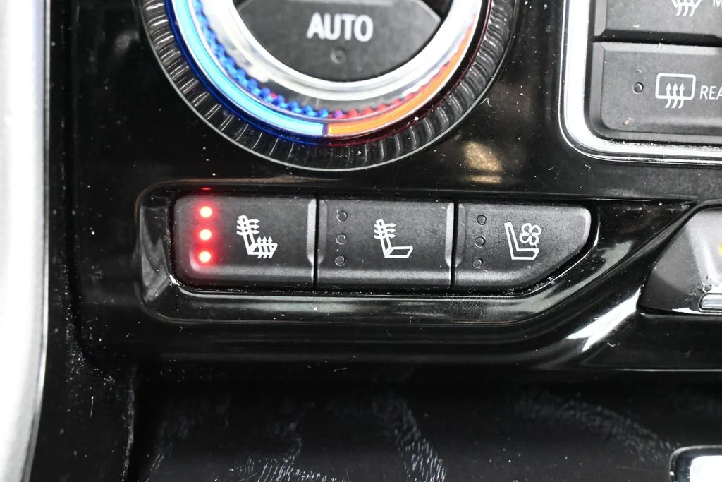 Used 2022 Onyx Black GMC Denali image 28