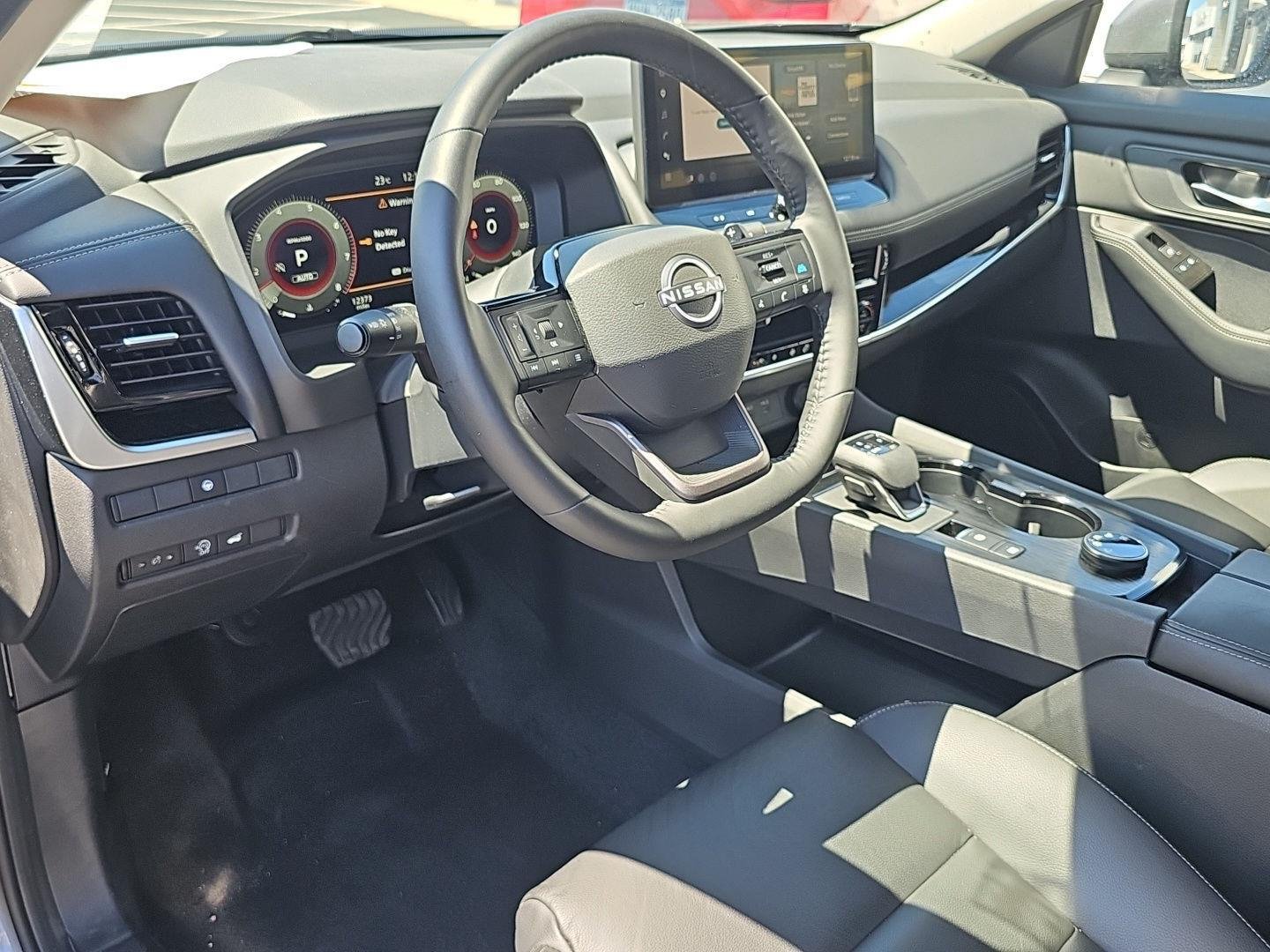 Used 2025 Gun Metallic Nissan SL image 7