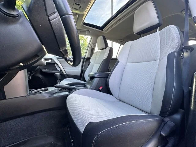 Used 2017 Silver Toyota XLE image 11