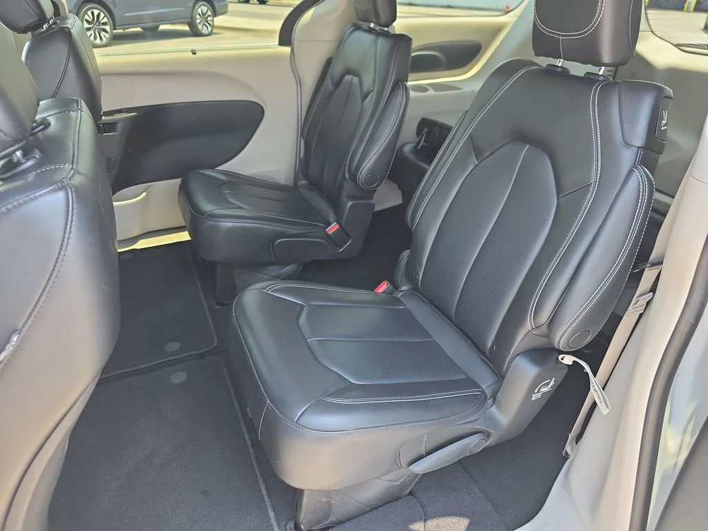 Used 2023 White Chrysler Touring L image 30