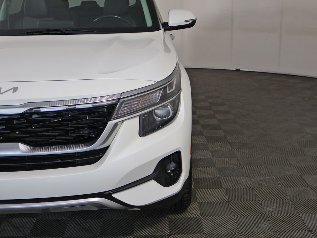 Used 2022 White Kia S image 13